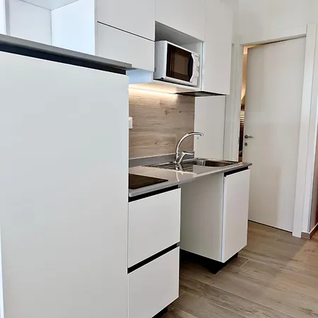 77 Apartment *